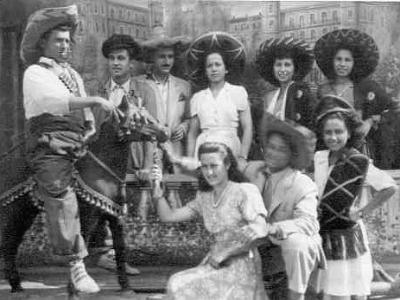 festa1946  FESTA MAJOR 1946: TONET "PEQUEÑO", FRANCISCO SANS, FELIX SOLÉ, MANXOLA, NATI SANS, MARIA BOSCH, RAMONA BOSCH, GERMAN BOSCH I LOLITA ORTIN.