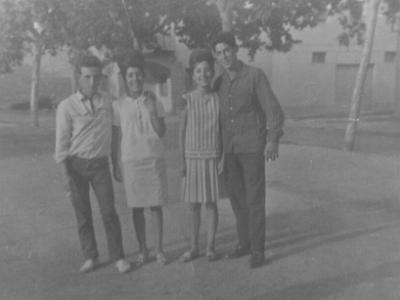 RosaPons  MIQUEL PALACIOS, mª DOLORS CUENCA DEHARO, ROSA PONS GASOL I FRANCISCO GUTIERREZ. ANY 1964.