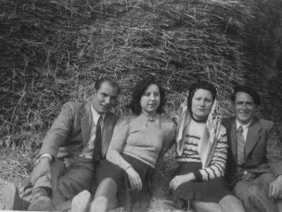gent3  JOSEP FALCÓ (PORRA), VENERANDA, ANTÒNIA SEGURA (MARIA PAULA) I EL RAMON VALLS.