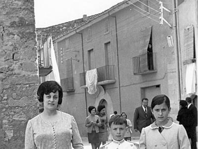 comunio0009  1969: MARIA LLOVERA I ELS SEU FILLS CONRAD I ANTONIETA SANS.