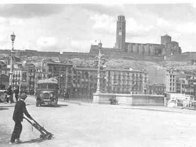 cotxelinia  EL COTXE DE LÍNIA DE CASTELLDANS, SORTINT DE LLEIDA.
