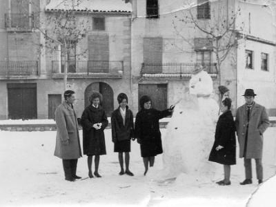 flixneu  FRANCESC BELLET, MARIA ORONICH, SOFIA MIQUEL, Mª TERESA SEGURA (?), I RAMON FLIX.
