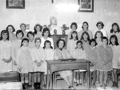 PauJuneda0008  MESTRA SRA. MARIA REBULL A PUIGVERT DE LLEIDA.