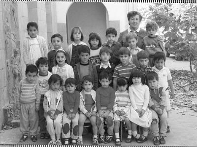 PauJuneda0011  (?), ANDREU SEGURA, (?), GLORIA CODINA, HECTOR RIBELLES, MIQUEL FARRAN I FRANCESC  ORONICH. DILA DEL MIG: XAVIER ANGLADA, LAURA BODET, ROSALIA MIRET, MARIUS SERÓ, (?), SALVADOR JOVELLS, XAVIER SIMÓ I ALEX MORO. FILA D'ABAIX: JOEL GRAU, LILIAN CORRETJÉ, ISSAC PIQUÉ, JORDI CORRETJÉ, SARA COSTAFREDA, MERITXELL SOLÉ I JORDI GASOL. LA MESTRA MARIA REBULL.