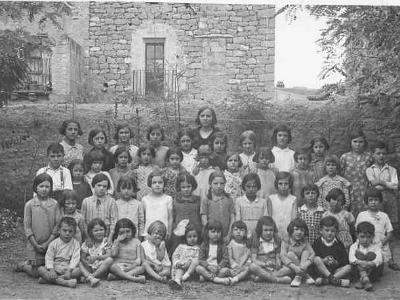 mestraramonasans  LA MESTRA ERA LA RAMONA SANS ELS NENS NI IDEA.