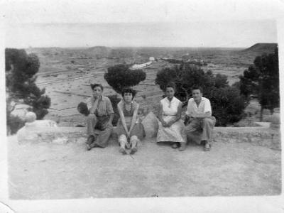 1953 a l'Ermita de CASTELLDANS (6)  ELS DOS DE LA DRETA ESPERANÇA SUAU I ANTONI BOSCH.
