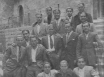 gruppadri  DAVANT L'ESGLÉSIA: JOSEP MIQUEL, VICTOR SOLÉ, ...