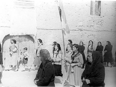 marxapeu0010  LA SENYORA DE LA DRETA QUR VA DE NEGRE ÉS DE "CAL MANEL".
