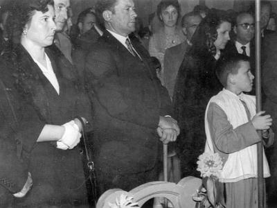 rosa0007  CERIMÒNIA DE LES CAMPANES 1961. DOMINGO RIBELLES, MARIA PAU, RAMON VALLS I SENYORA. L'ESCOLANET MIQUEL ANGEL ORONICH. LA NOIA DEL MIG SEMBLA LA CARME BOTÉ.