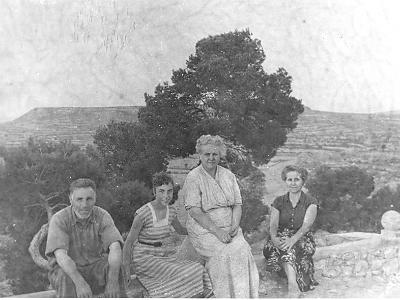 sala0033  MIQUEL SALA TORRENT, MARIA SALA BALLESTÉ, MARIA SANS BALLESTÉ I DOLORS SANS A L'ERMITA.