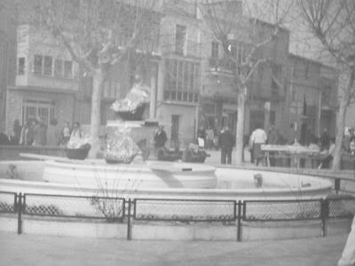 Escaner18  MATANÇA DEL PORC: DAMUNT LA FONT HI HA LA CISTELLA QUE SE SORTEJAVA.
