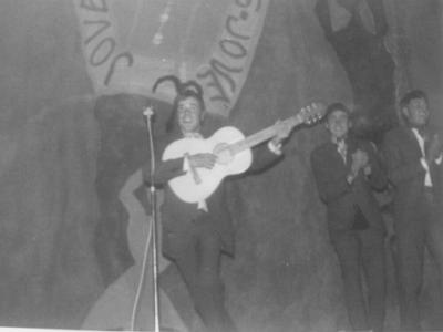 ViudaFesta  EL PERET AMB TOTA LA SEVA FORÇA. OLÉ ¡¡¡