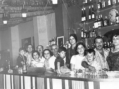 cafeuropa  EL PEPITO DE BARCELONA I EL SEU FILL, EL JOSEP D'ARBECA (MÚSIC), CECILIA MATEU, LA DONA DEL JOSEP D'ARBECA, ANTONIO LOPEZ I LA FAMILIA SANS.