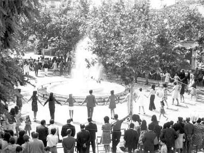 setembre1972b  UNA ALTRA FOTO BALLANT SARDANES L'ANY 1972.