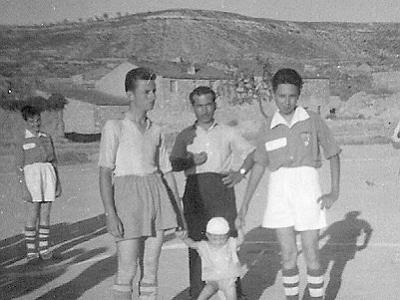 Flix2a  PARTIT DE FUTBOL ENTRE EL CASTELLDANS I EL PUIGVERT. CAPITÀ DEL PUIGVERT, ARBITRE EL "BARBERET" I EL RAMON FLIX.