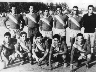 camp7  DEMPEUS: RAMON SEGURA, ARIÑO, (?), PARRA, MORALES MATEU I LLUÍS FONTANA. ACOTXATS: LLUÍS AIGE, PASQUAL, JOSEP OSSÓ, PARRA I SISCO AIGE.