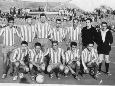 camp9  TEMPORADA 1961-62. DEMPEUS: MARFULL, CURIÀ, SEGURA, MORALES, RAMON RIBÉ, FONTANA I VICTOR. ACOTXATS: LLUÍS AIGE, RAMON FALCÓ, CORRELLANA, RAMON BODET I SISCO MATEU.