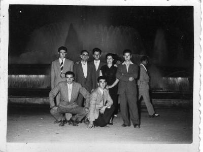 CollaBosch  EL RAMONET DEL BEP DEL SIÓ, ANTONI BOSCH AMB EL SEU PARE I LA SEVA MARE, LLORENS BARÓ «SEDÓ». ABAIX: JOSEP RUBIÓ ORONICH «BEP DE LA REMEI» I JOSEP PRASTS CURCÓ «EL BEP DE LA TRESA».