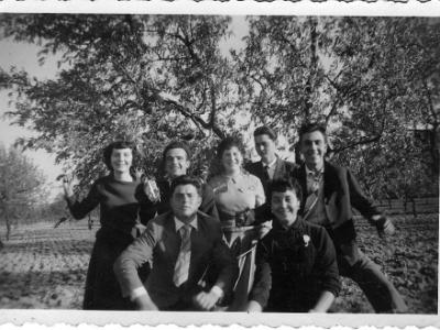 CollaBosch1  Mª PILAR JOVELLS; JOSÉ GARCIA «DEMETRIO», MERCE TORRES «CAL GROS», ANTONIO «TORRÉ», PEPITO CURCÓ «CHECO». DEVANT: PERE SEGURA «CAGOLS» I Mª TERESA BOTÉ.