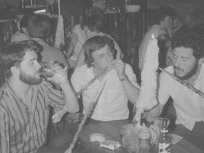 Escaner31  DANIEL QUERALT, JOSEP RAMON FARRAN CURCÓ I JOAN FARRAN ROYO FENT UN MENÚ DEGUSTACIÓ.