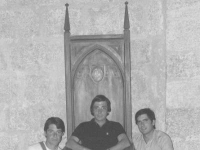 Escaner35  MODESTO ORONICH TORRES, JOSEP RAMON FARRAN CURCÓ I EL RAMON MATEU BERNAUS AMB UNA EXCURSIÓ A UN CASTELL MEDIEVAL.