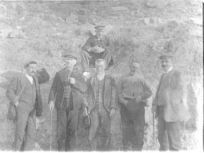ajuntam  JOAQUIM CEQUIEL AMB ELS MEMBRES DE L'AJUNTAMENT DE CASTELLDANS, DATA APROXIMADA 1880.