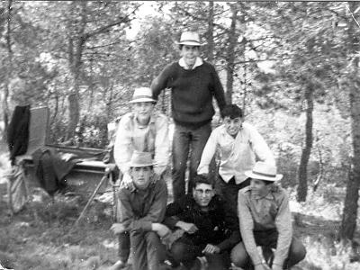 bonet0012  EL DE DALT EL DANIEL TORRES "GROS", AL MIG TONET "DE LA PILARA" I JOSEP RAMIS. ABAIX: JOSEP Mª BONET, BEP FARRÉ "TORRA" I JOSEP R. SEGURA "PIERETA".