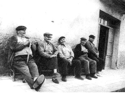 foto1A  SEBASTIÀ RIBÉ, SEBASTIÀ SIMÓ BARBERÀ, RAMON FARRAN BELLET "JUANITA", JOSEP SIMÓ BARBERÀ  I RAMON FARRAN  "CAL CASA".