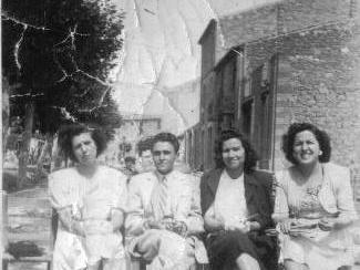 grup4  AL PASSEIG: MARIA "ADELAIDA", SISCO GÓMEZ "FELIPET", CARME MIQUEL "FARRÉ" I CARME "L'EUGENIA".