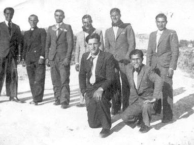 grupsere1  RAMON JOVELLS, RAMON REBULL, (?), CASIANO MATEU, LLUÍS SEGURA, BENIGNO ORIOL. MIQUEL CUADRAT I JOAQUIM FALCÓ.