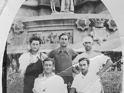 llfarr0003  EL SENTAT DE LA DRETA ÉS EL JOSEP FARRÉ FARRAN FERIT DE GUERRA A L'HOSPITAL.