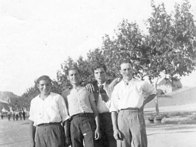 rjovellscorbata  EL DE LA CORBATA ÉS EL RAMON JOVELLS COSTAFREDA. BONA VISTA DEL PASSEIG.