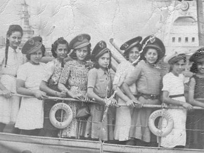 sala0006  (?), (?), PALMIRA LÓPEZ, (?), Mª CARME GRIÑÓ, (?), (?) I NURI SALA.