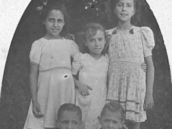 sala0019  LOLITA ORTIZ, Mª DOLOS SANS I NATI SANS. ELS NOIS: PAU SANS I (?).