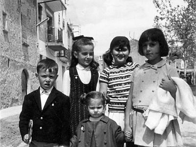 sala10004  FAMILIA SANS - SALA. HI HAVIA POC TRÀNSIT EN AQUELLS TEMPS.