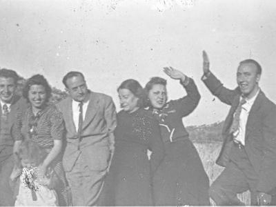 sansA0002  SALVADOR, (?), SR PASQUAL (MESTRE), SRA. JOAQUIMA, MARIA RIBELLES I RAMON FLIX SEGURA.