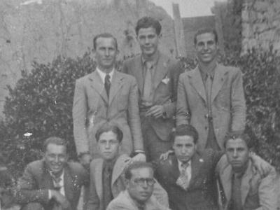 viuda-colla2  COSME TRESOR, JORDI MARSAL, FRANCISCO SALA. SENTATS: (?), MACIÀ REBULL, ANTONI GÓMEZ, (?) I MIQUEL VILADEGUT.
