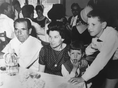 Maig1965a  RAMON JOVELLS COSTAFREDA, CARME MIQUEL I FARRAN I JOSEP Mª I RAMON JOVELLS I MIQUEL. MAIG 1965.