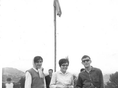 MariaOronich  RAMONA ORÓ, Mº TERESA BELLET I FELIP CUADRAT A L' ERMITA.