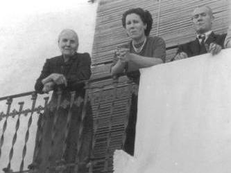 elviramagda  ELVIRA FARRAN I MAGDALENA MIQUEL AL BALCÓ DE CAL FARRÉ.