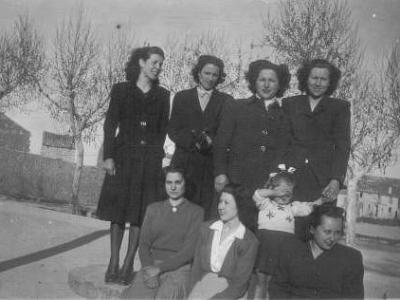 grupx  HI HA LA CARME MIQUEL , LA CLAUDIA PONS ... I LA NENA LA RAMONA ORÓ.
