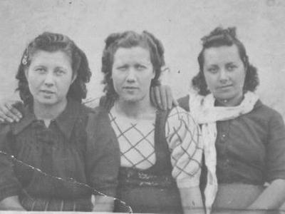ramclaucarm  RAMONA MIQUEL, CARME MIQUEL I LA CLAUDIA PONS.