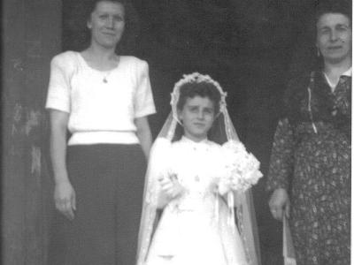 roser2  CARME I ISABEL MIQUEL A LA COMUNIÓ DE LA ROSER RAMIS.