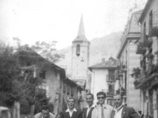 musica10  A EL PONT DE SUERT: DANIEL RAMIS, JOSEP FONTANA, FRANCISCO FRANQUESA "BLASI", LLUÍS BARBERÀ I RAMON BOSCH. SENTATS PERE SERÓ I JOSEP MIQUEL.