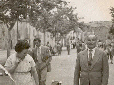 582A  6- 9- 55  Festa major, al Passeig Antonia Segura Puigdueta( Maria Paula) , la nena M.Goretti Puig,  Antoni-Tonet- Puig Bodet , (Moix)