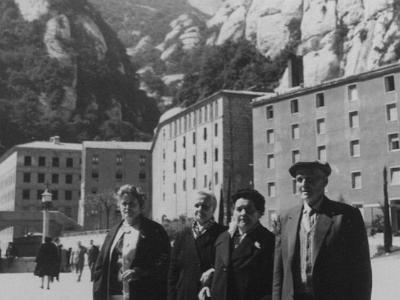Montserrat  A MONTSERRAT: ELS DOS DE LA DRETA SÓN LA MARIETA I EL BALTASAR DE CAL ESQUERRER.