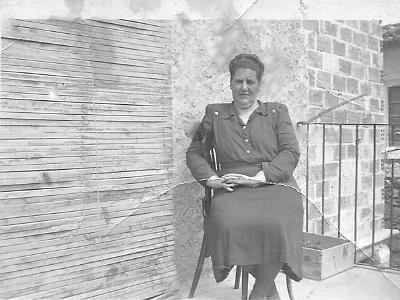balco-f  MARIA ORIOL GRIÑÓ. DONA D'ANTONIO ANGLADA GALINDO I MARE DE LA JULIA ANGLADA ORIOL.