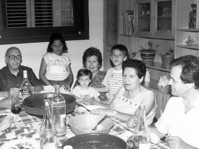 flix4a  RAMON FLIX SEGURA, MERCÈ SEGURA FLIX, ROSITA PERE, GEMMA SASOT, RAUL SASOT, TERESA PERE I JOAN ANTONI SASOT.