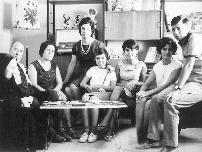 flix5d  ROSA SEGURA, RAMON FLIX SEGURA, ROSITA PERE, MERCÈ REBULL, ROSO FLIX, AGNÈS FLIX, TERE ANTOLINO I RAMON FLIX PERE.