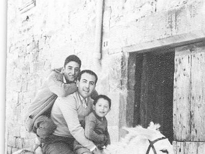 pau4  JAUME BERNAUS "CANDO", PAULIN I PAU CUADRAT "XENXA". L'0RIGINAL NOM DE LA SOMERA ÉS BLANCA.